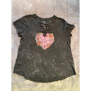 Torrid Betsey Johnson Graphic T-Shirt XOX Heart Black Wash Plus Size 2